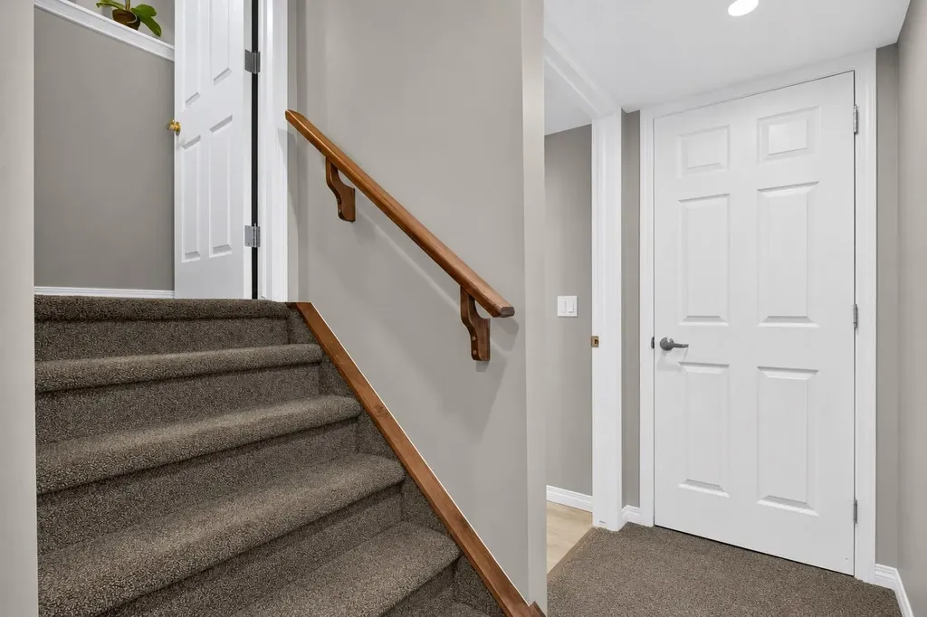 150 Osborne Rise SW Airdrie AB T4B 4A3