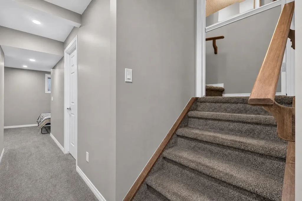 150 Osborne Rise SW Airdrie AB T4B 4A3