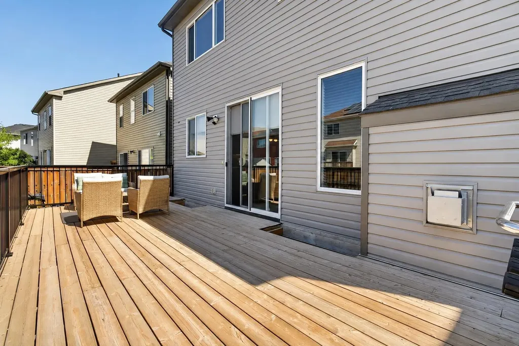 150 Osborne Rise SW Airdrie AB T4B 4A3