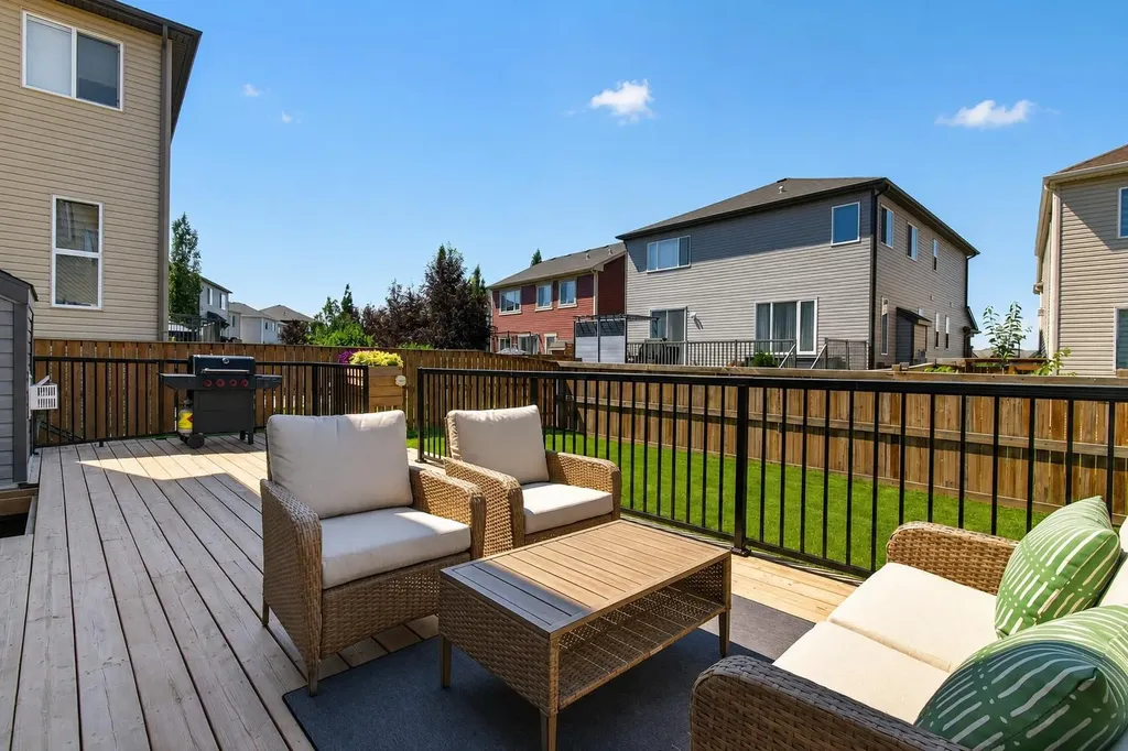 150 Osborne Rise SW Airdrie AB T4B 4A3