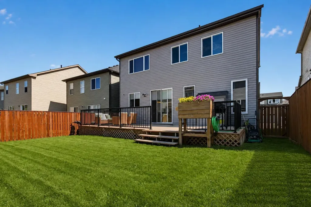 150 Osborne Rise SW Airdrie AB T4B 4A3