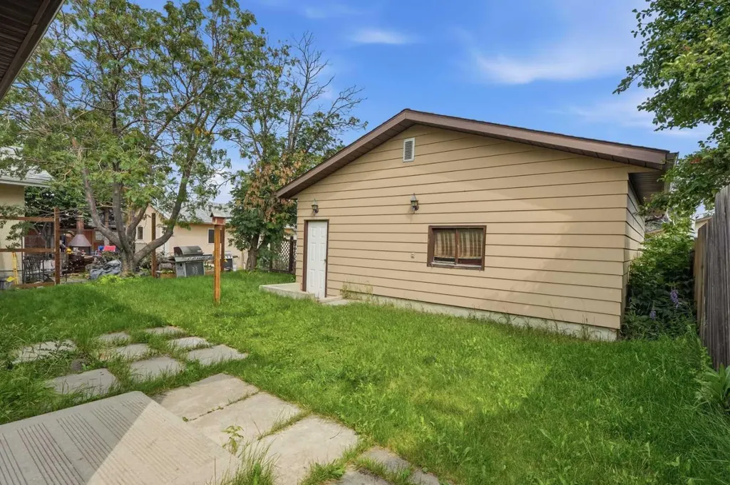 424 Acacia Drive SE Airdrie AB T4B1E9