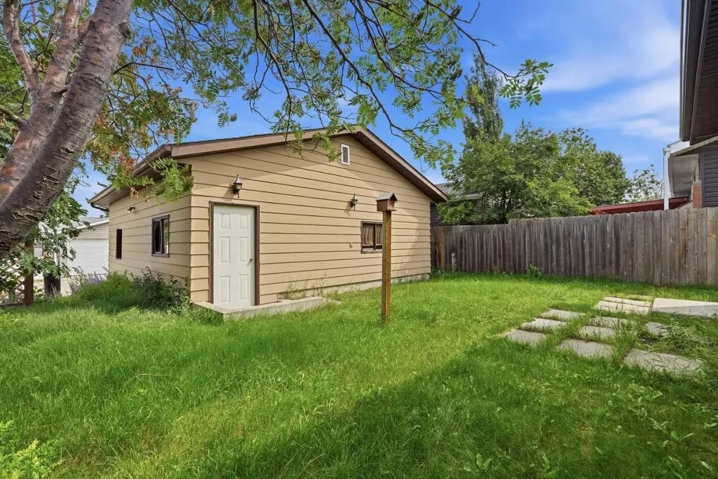 424 Acacia Drive SE Airdrie AB T4B1E9