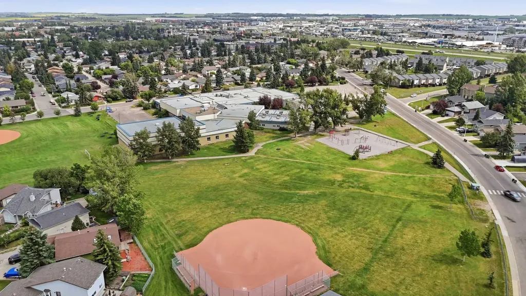 424 Acacia Drive SE Airdrie AB T4B1E9