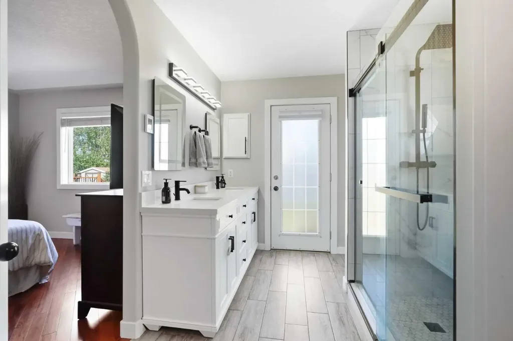 14 Lloyd Crescent NE Langdon AB T0J1X1
