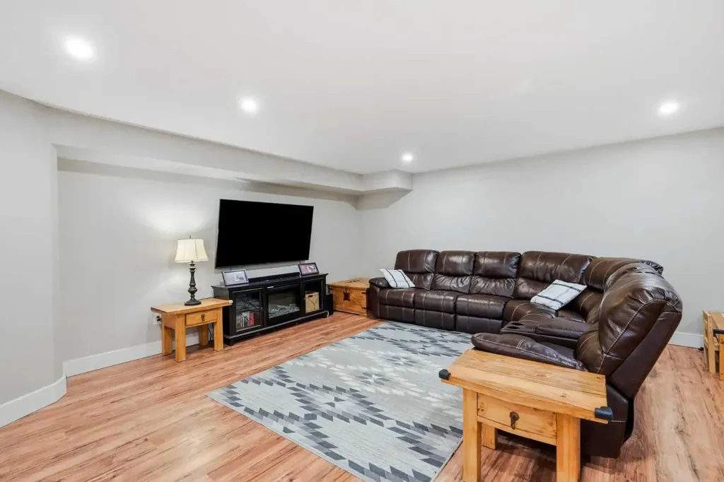 14 Lloyd Crescent NE Langdon AB T0J1X1