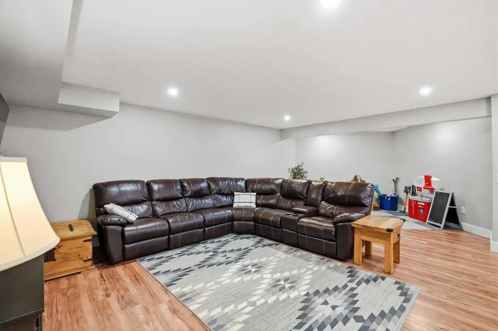 14 Lloyd Crescent NE Langdon AB T0J1X1
