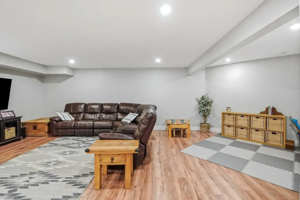 14 Lloyd Crescent NE Langdon AB T0J1X1