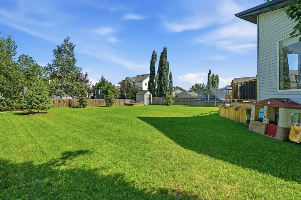 14 Lloyd Crescent NE Langdon AB T0J1X1