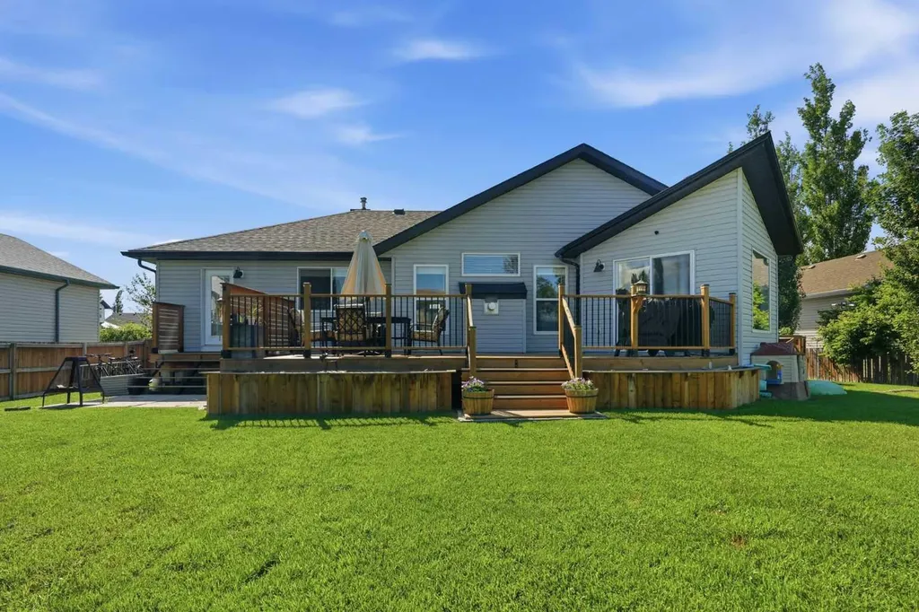 14 Lloyd Crescent NE Langdon AB T0J1X1