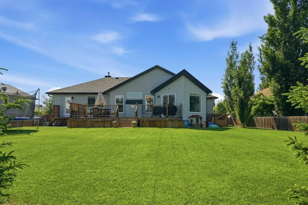 14 Lloyd Crescent NE Langdon AB T0J1X1