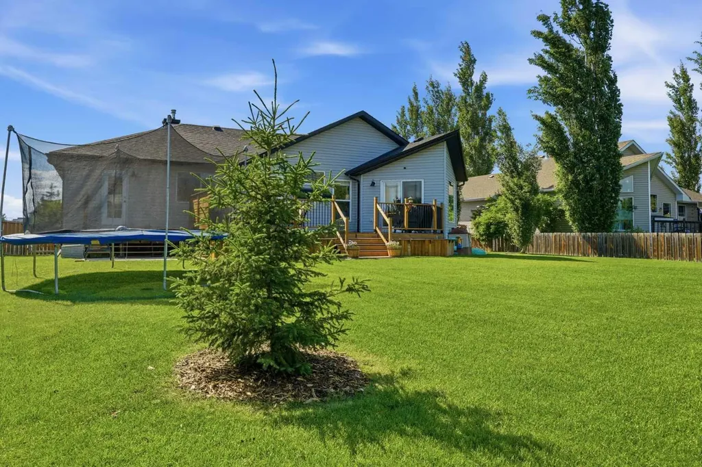 14 Lloyd Crescent NE Langdon AB T0J1X1