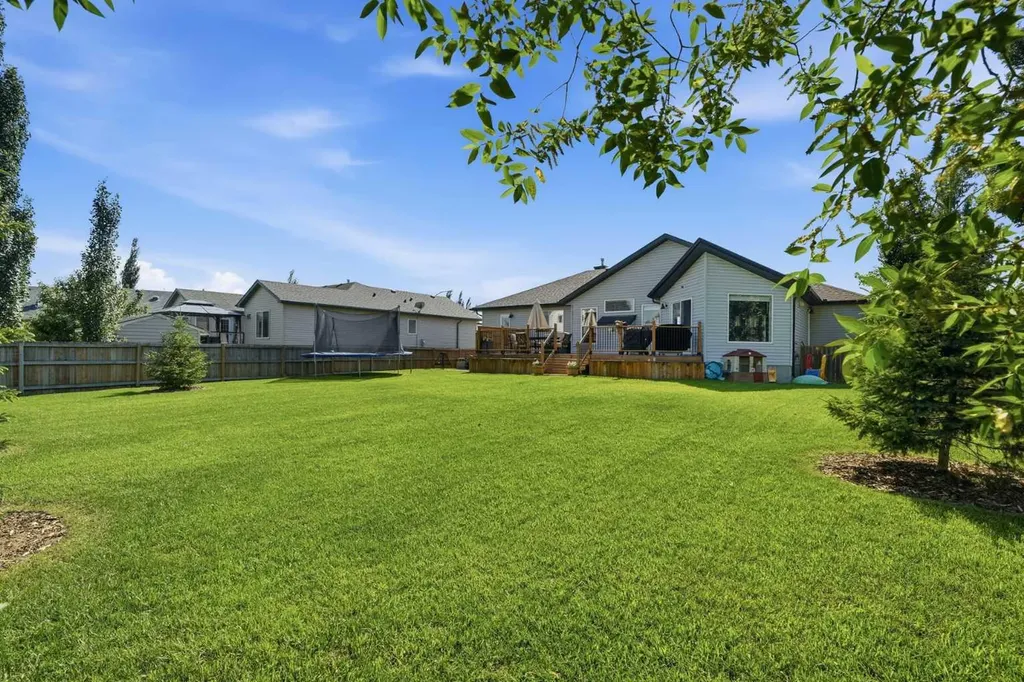 14 Lloyd Crescent NE Langdon AB T0J1X1