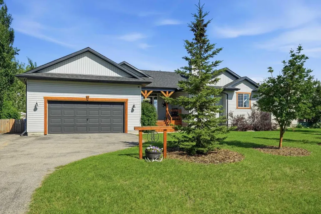 14 Lloyd Crescent NE Langdon AB T0J1X1