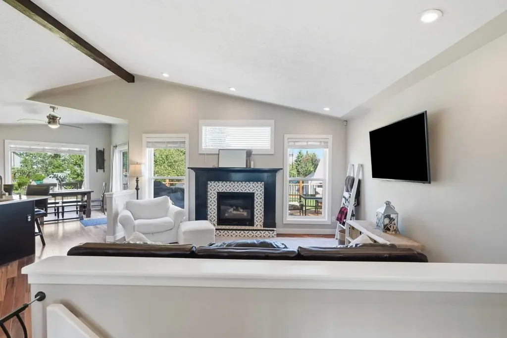 14 Lloyd Crescent NE Langdon AB T0J1X1