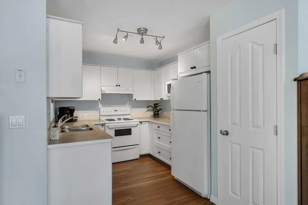 156 Canoe Drive SW Airdrie AB T4B 2Z3