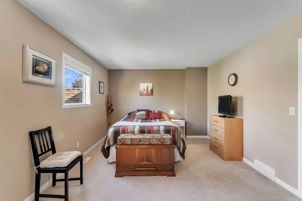 156 Canoe Drive SW Airdrie AB T4B 2Z3