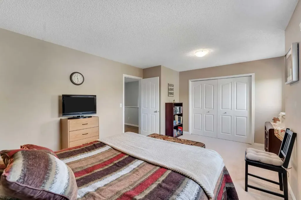 156 Canoe Drive SW Airdrie AB T4B 2Z3