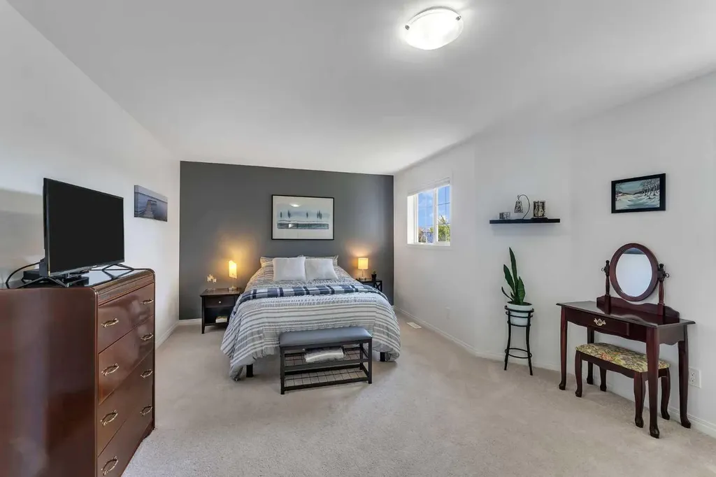 156 Canoe Drive SW Airdrie AB T4B 2Z3