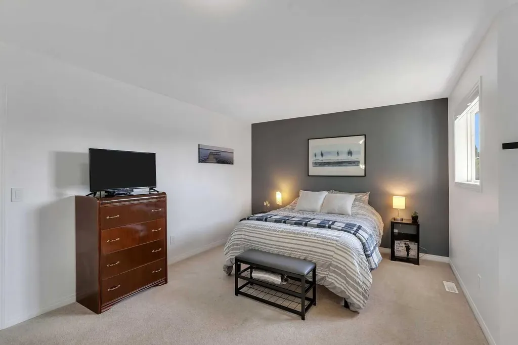 156 Canoe Drive SW Airdrie AB T4B 2Z3