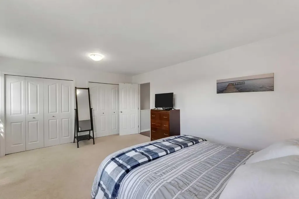 156 Canoe Drive SW Airdrie AB T4B 2Z3