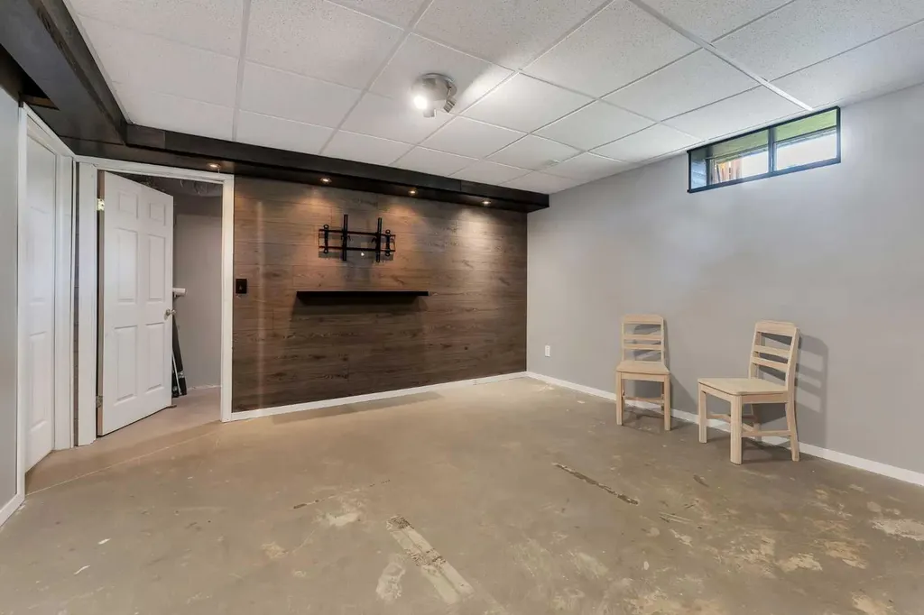 156 Canoe Drive SW Airdrie AB T4B 2Z3