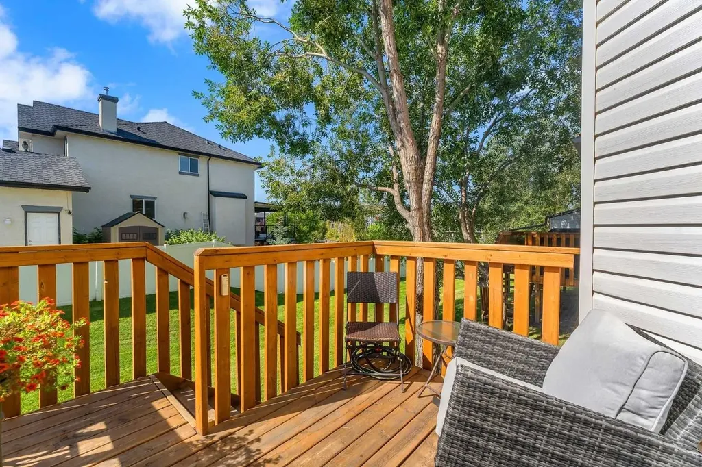 156 Canoe Drive SW Airdrie AB T4B 2Z3