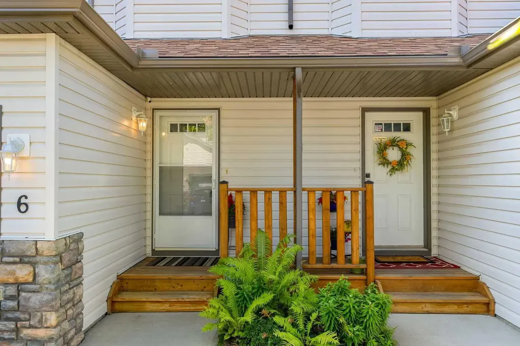 156 Canoe Drive SW Airdrie AB T4B 2Z3