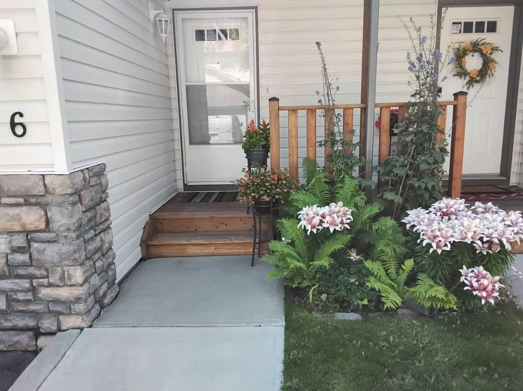 156 Canoe Drive SW Airdrie AB T4B 2Z3
