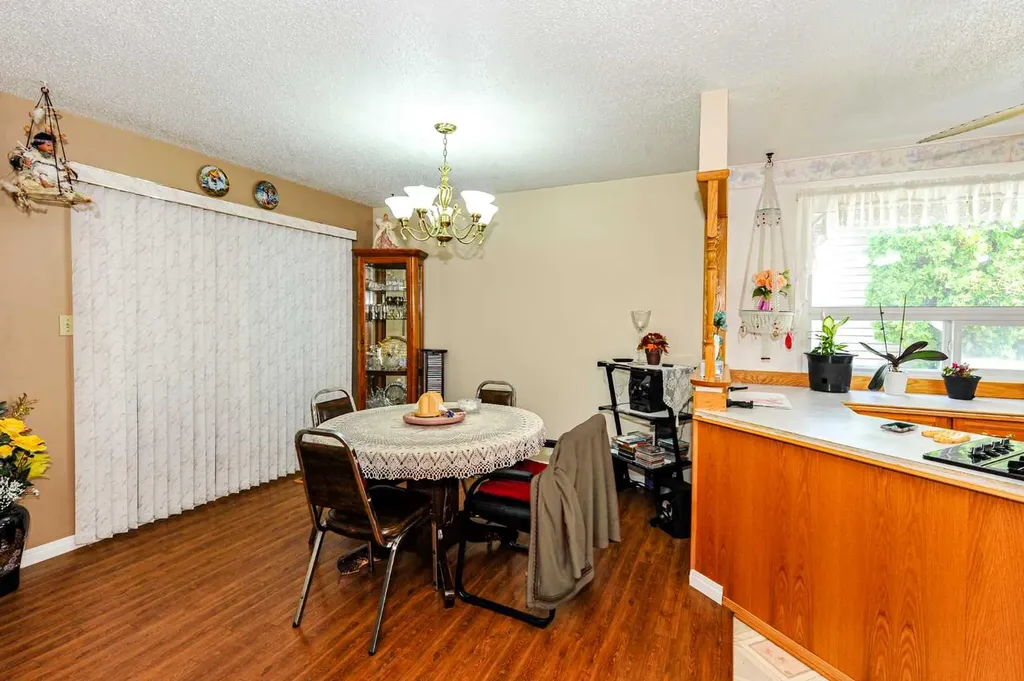 4207 67 Street Camrose AB T4V 3M4