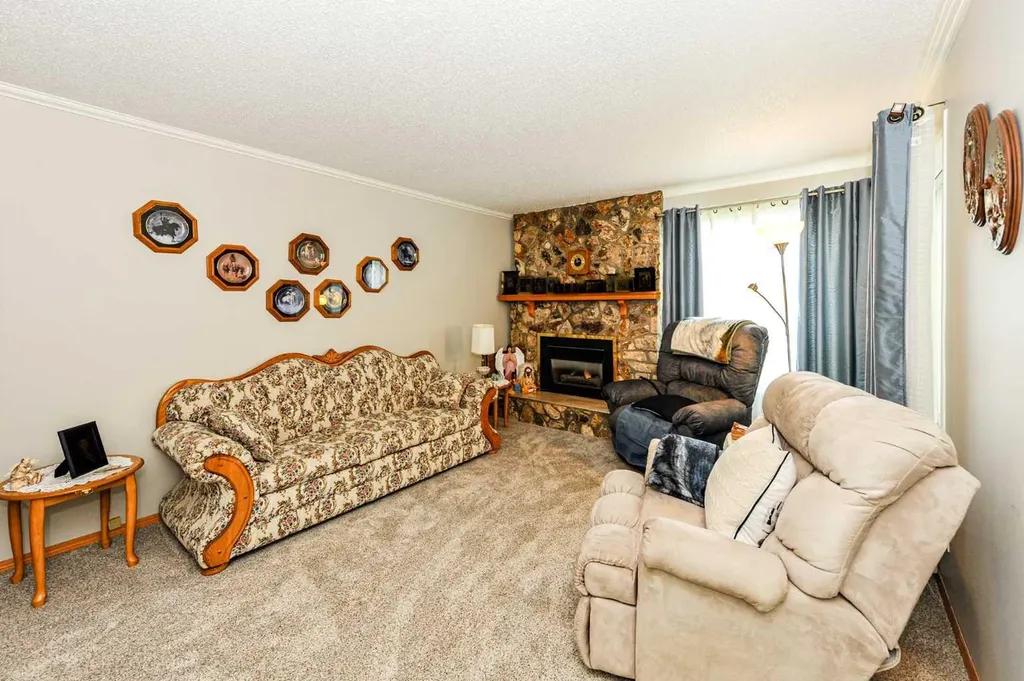 4207 67 Street Camrose AB T4V 3M4