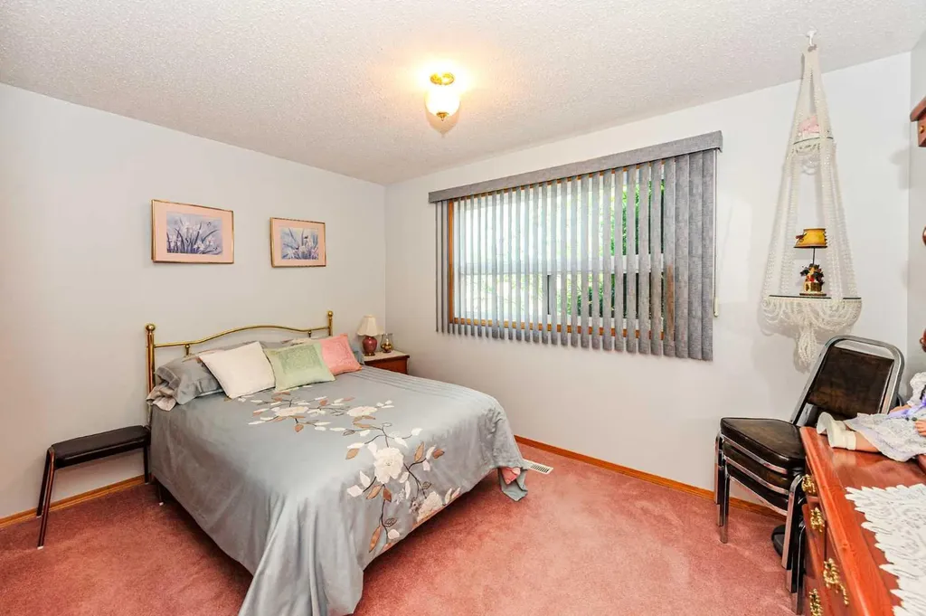 4207 67 Street Camrose AB T4V 3M4