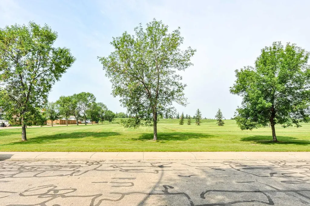 4207 67 Street Camrose AB T4V 3M4