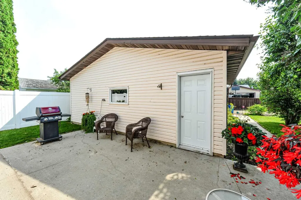 4207 67 Street Camrose AB T4V 3M4