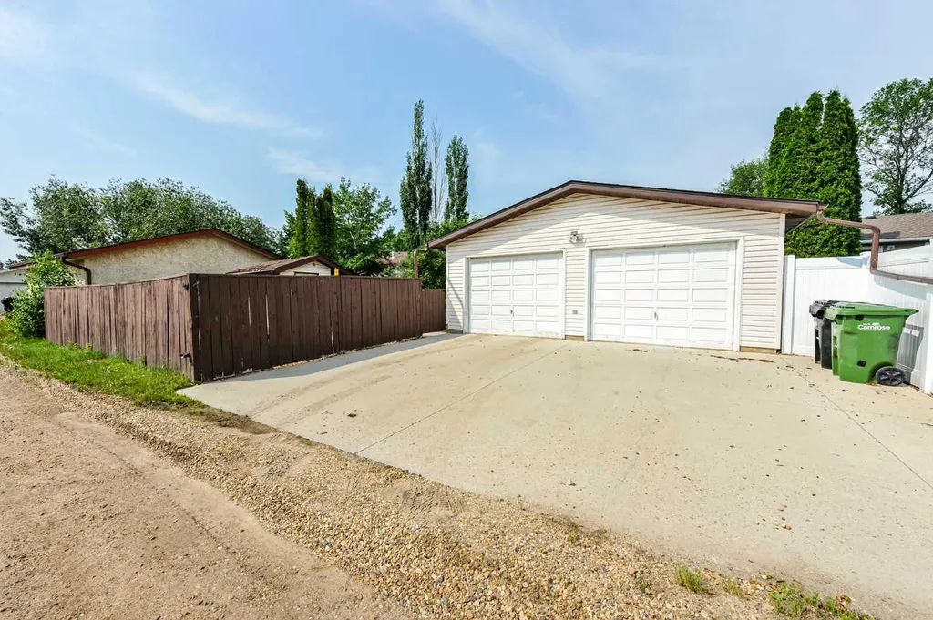 4207 67 Street Camrose AB T4V 3M4