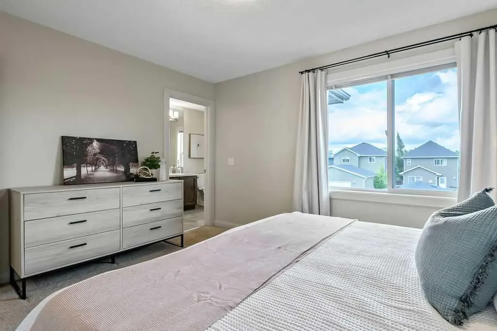 59 Ravenskirk Heath SE Airdrie AB T4A 0K7