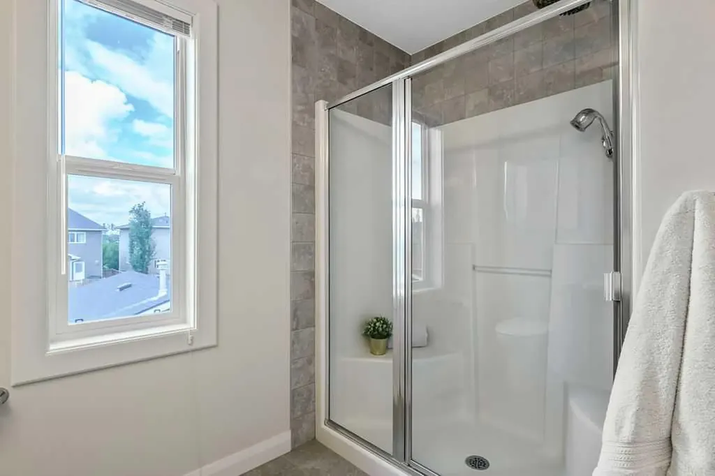 59 Ravenskirk Heath SE Airdrie AB T4A 0K7