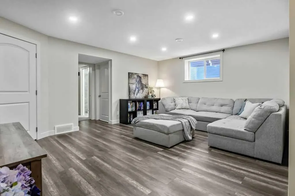 59 Ravenskirk Heath SE Airdrie AB T4A 0K7