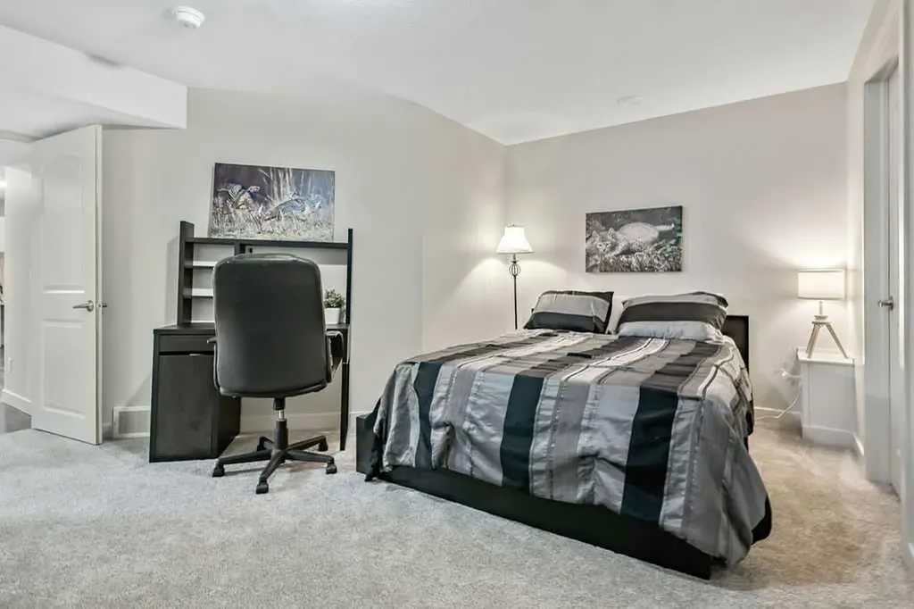 59 Ravenskirk Heath SE Airdrie AB T4A 0K7