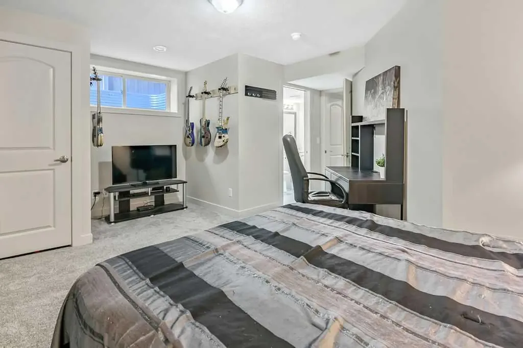 59 Ravenskirk Heath SE Airdrie AB T4A 0K7