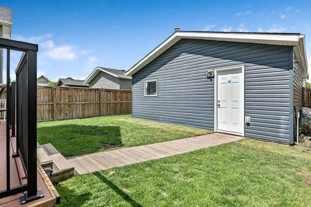 59 Ravenskirk Heath SE Airdrie AB T4A 0K7