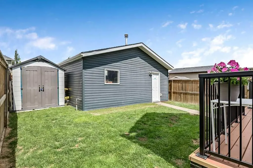 59 Ravenskirk Heath SE Airdrie AB T4A 0K7