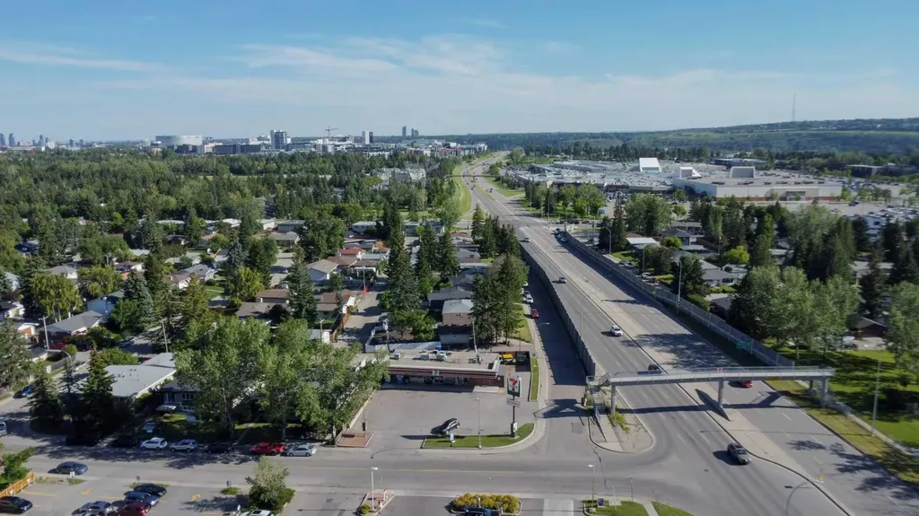 4615 Valiant Drive NW Calgary AB T3A 0Y2