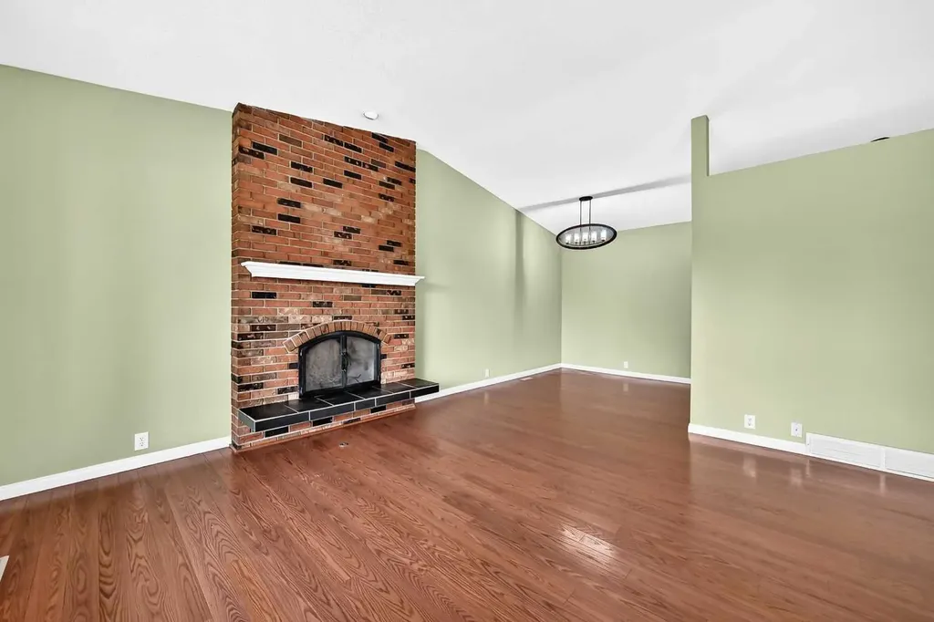 11335 Braeside Drive SW Calgary AB T2W 2V6