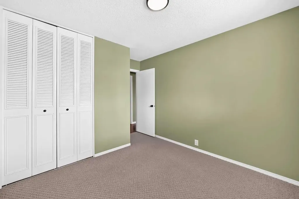 11335 Braeside Drive SW Calgary AB T2W 2V6