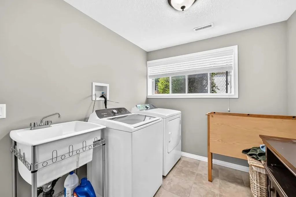 11335 Braeside Drive SW Calgary AB T2W 2V6