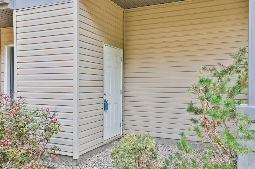 129 Silkstone Road W Lethbridge AB T1J3H6
