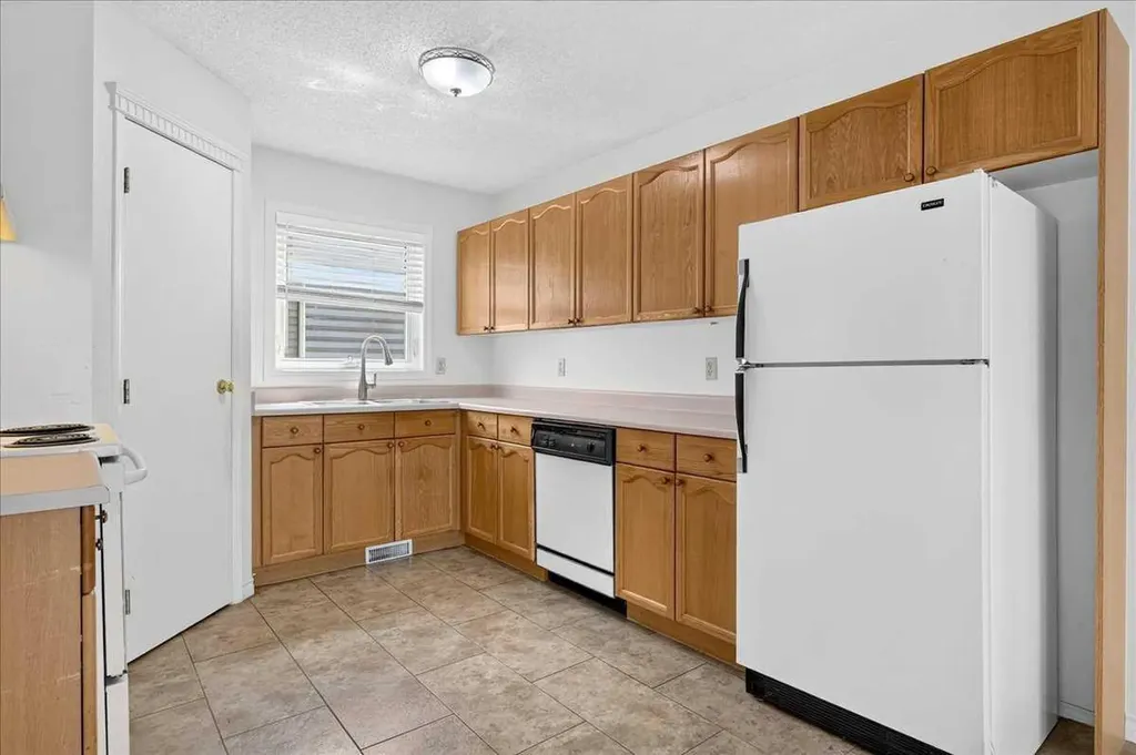 67 Rivercrest Circle SE Calgary AB T2C 4G4