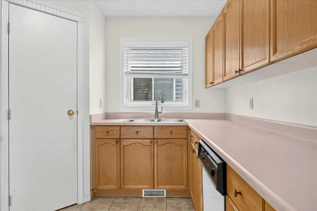 67 Rivercrest Circle SE Calgary AB T2C 4G4