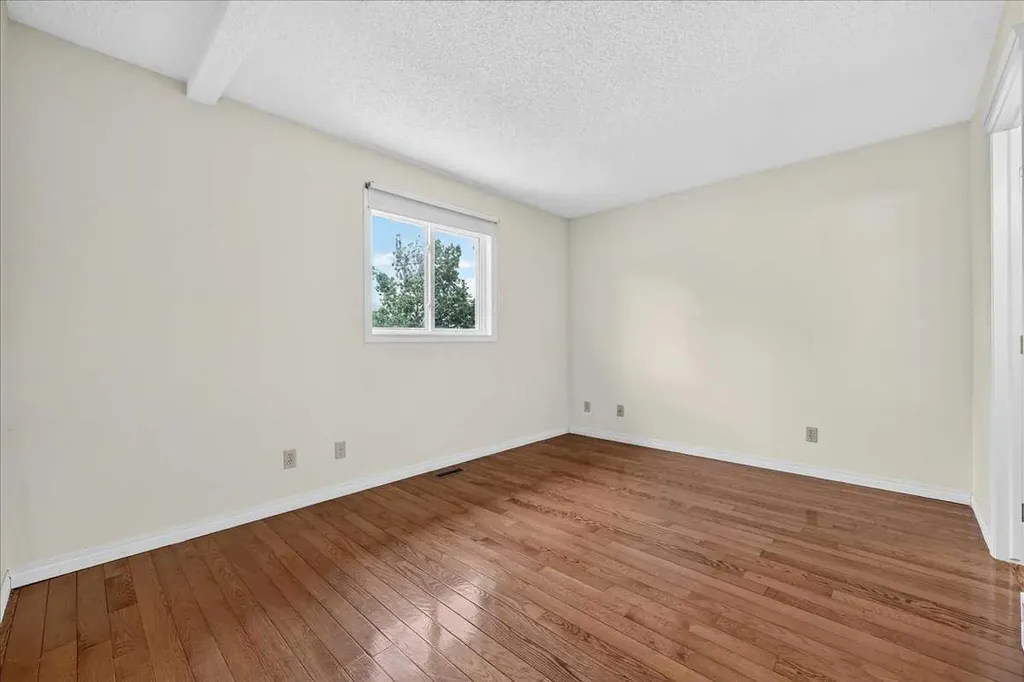 67 Rivercrest Circle SE Calgary AB T2C 4G4